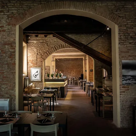 Antica Dimora Della Racchetta 4* フェラーラ