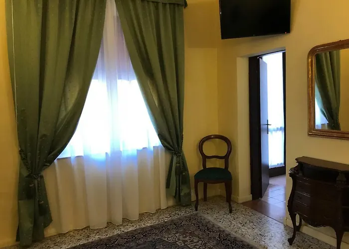 Antica Dimora Della Racchetta ゲストハウス